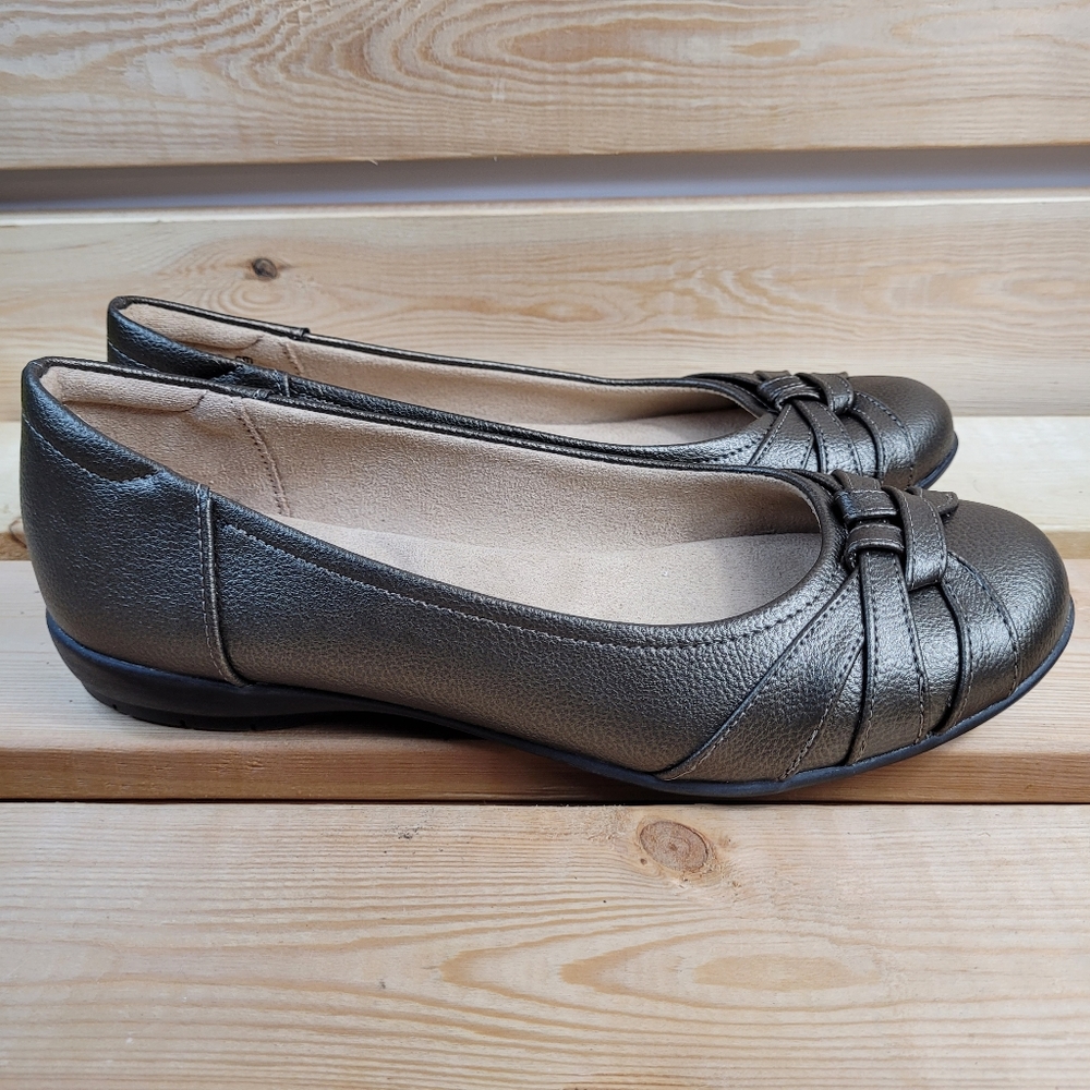 Soul by naturalizer womens flats size 6M